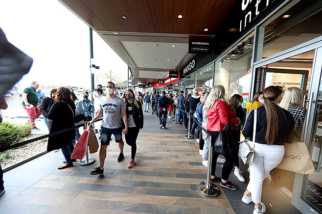 Praské obchodní centrum Fashion Outlet Arena navtívilo první sobotu po...