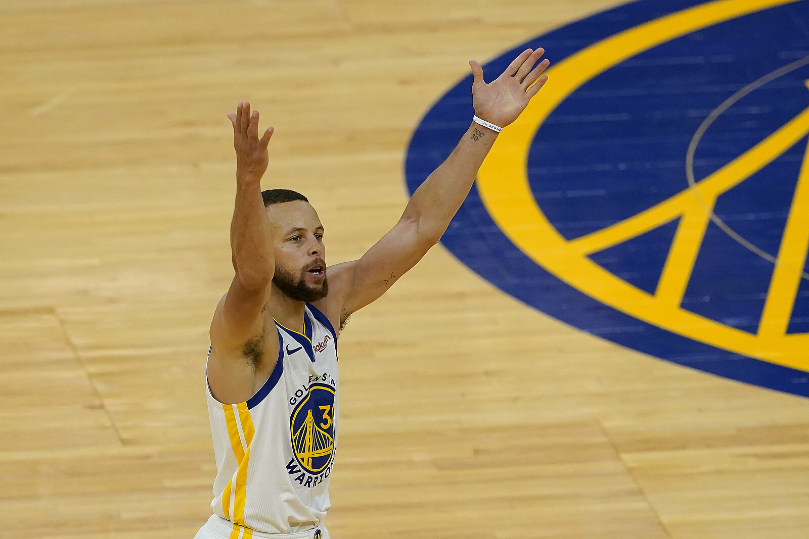 Curry vydělá 215 milionů dolarů, Dončič 202. Lakers, Nets i Bulls posilují  - iDNES.cz
