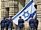 Na Praskm hrad byla vyvena vlajka na podporu Izraele, stejn jako ped...