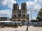 Paíská katedrála Notre-Dame se po niivém poáru v roce 2019 stále opravuje....