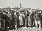Mui po píjezdu do tábora Beaune-la-Rolande v departmentu Loiret. (1941)