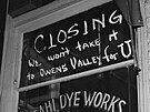 Svj podnik tu necháváme, do Owens Valley si ho neodneseme, íkal nápis na...