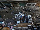 Palestinci u aut zniených bhem izraelského náletu na Gazu. (15. kvtna 2021)
