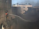 Palestintí hasii bojují s následky izraelského bombardování Pásma Gazy. (17....