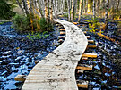 Nov� povalov� chodn�ky vedou v m�stech, kde se loni bo�ili turist� do bahna.