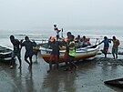 Ve státech na jihozápadním pobeí Indie se poheuje 28 rybáských lun....
