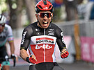 Australský cyklista Caleb Ewan projídí vítzn cílem 5. etapy závodu. Giro...