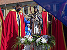 Pr�vodem biskup� a v���c�ch za�ala v Nepomuku na Plze�sku slavnostn� poutn� m�e...