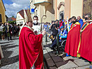 Pr�vodem biskup� a v���c�ch za�ala v Nepomuku na Plze�sku slavnostn� poutn� m�e...