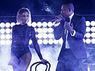 Beyoncé a její manel Jay-Z vystupují na Grammy 2013