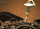 První snímek ínské pojízdné laboratoe u-ung na povrchu Marsu