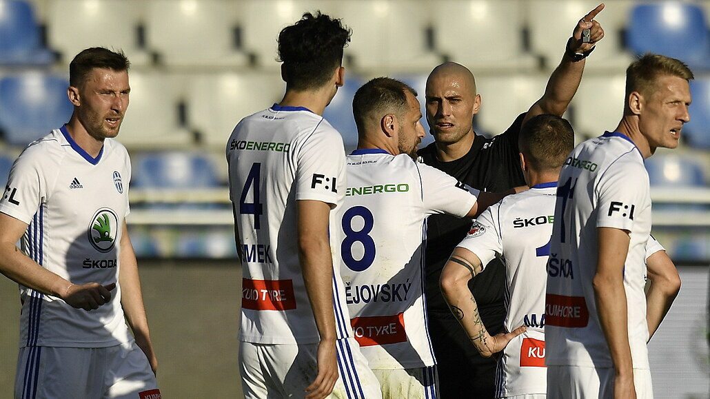 Necitlivý verdikt, či chyba? Boleslav se zlobí na sudí. Ovlivnili zápas, řekl Jarolím