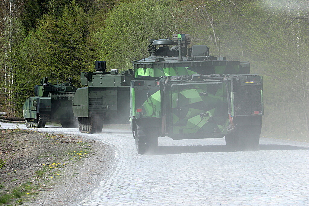 Zkoušky nabízených bojových vozidel pěchoty (BVP). Ascod, Lynx a CV90