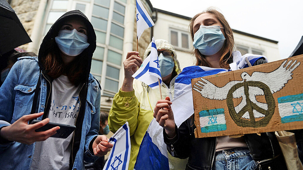 Proizraeltí píznivci se úastní protestu v Bruselu. (16. kvtna 2021)
