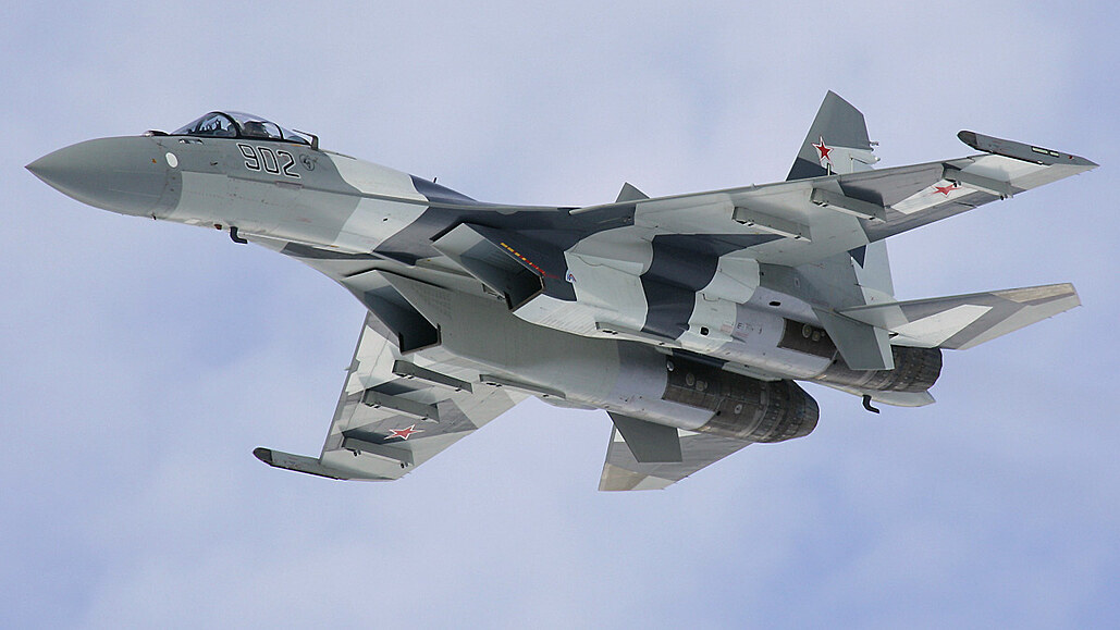 Su-35S je nejmodernjím sériov vyrábným ruským bojovým letounem, který krom...