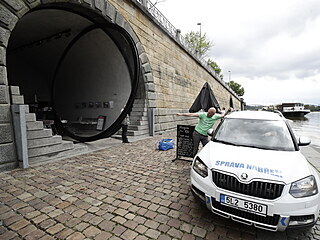 Kvůli stoupající hladině Vltavy v Praze byly preventivně uzavřeny kobky na...