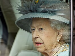 Královna Albta II. pijídí na slavnostní otevení parlamentu (Londýn, 11....