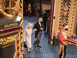 Královna Albta II. a princ Charles na slavnostním otevení parlamentu...