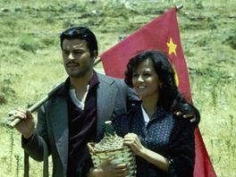 Michele Placido a Claudia Cardinalová ve filmu Corleone (1978)