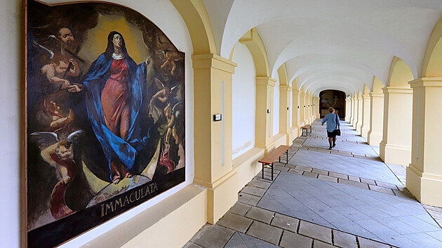 Obrazy ze ivota panny Marie putovaly z dlny Jaroslava indele zpt na sv msto v ambitu arelu Maria Loreto.