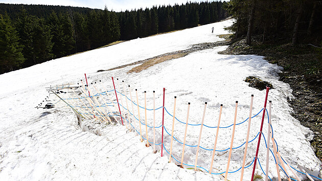 Na Červenohorském sedle se 10. května 2021 konalo recesní lyžování. Na tamní modré sjezdovce zbylo 30 centimetrů sněhu, který správci areálu rolbou upravili.
