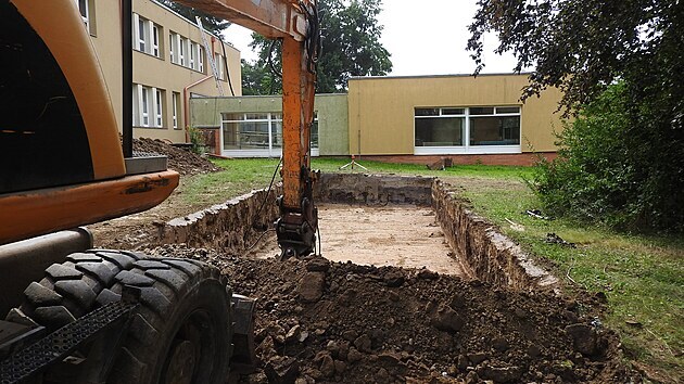 Na základní škole v Uherském Brodě vybudovali opatření pro zachytávání dešťové vody.