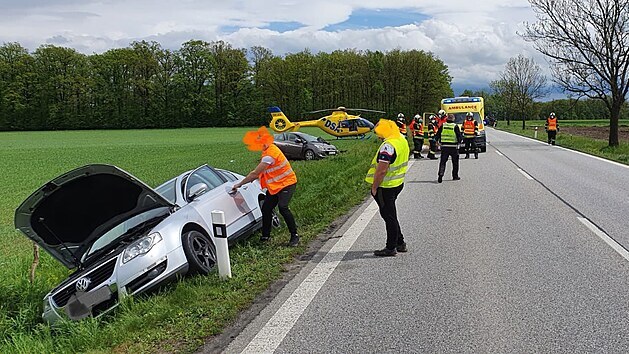 Sedm zraněných si vyžádala hromadná nehoda u Čejkovic na Českobudějovicku (15. května 2021)