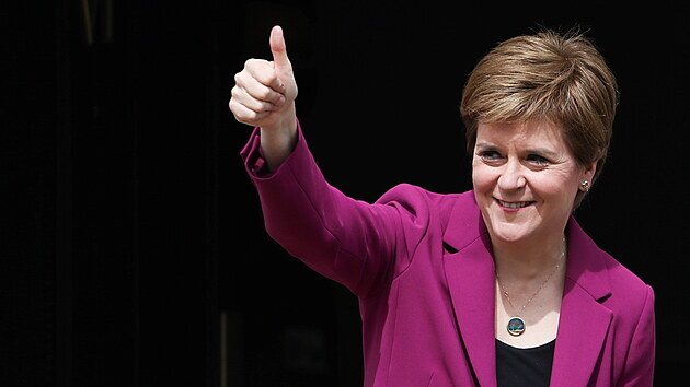 Pedsedkyn Skotské národní strany a skotská premiérka Nicola Sturgeonová.