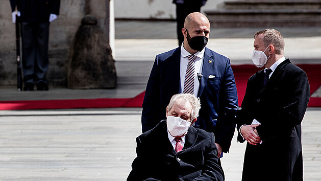 Prezident Miloš Zeman udělil srbskému prezidentovi Aleksandaru Vučičovi na Pražském hradě nejvyšší státní vyznamenání, Řád Bílého lva první třídy (18. června 2021).