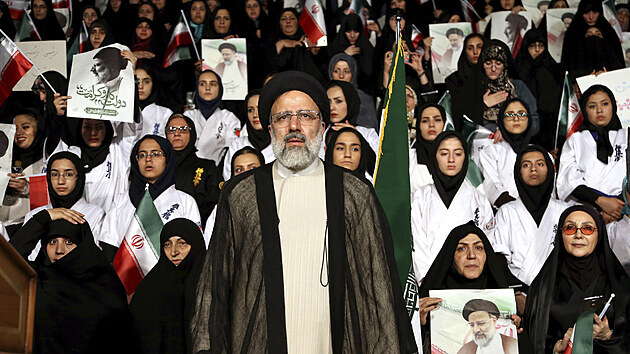 Konzervativní šéf íránské justice, klerik Ebráhím Raísí. (29. dubna 2017)