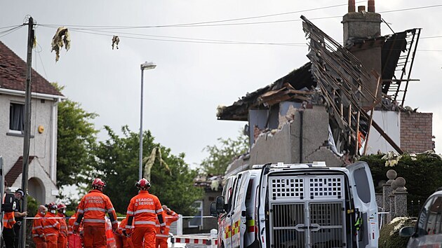 Vbuch plynu pravdpodobn zpsobil zcen dvou dom v obci Heysham na severozpad Anglie. (16. kvtna 2021)