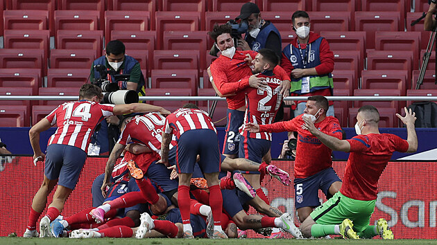 Jásot fotbalistů Atlétika Madrid, kteří se díky gólu Luise Suáreze do sítě Osasuny přiblížili k zisku španělského titulu.