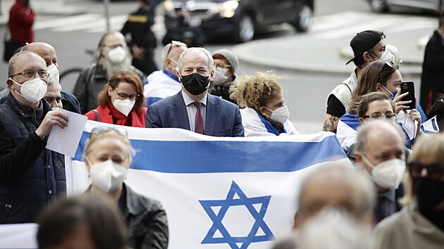 Demonstrace na podporu Izraele se astnil i exministr zdravotnictv Roman Prymula. (19. kvtna 2021)