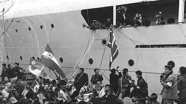 Snmek z prosince 1959 ukazuje pstav Niigata zaplnn cestujcmi do Severn Koreje. Repatrian program pro etnick Korejce a jejich manelky z Japonska do KLDR se konal v letech 1959 a 1984 a astnilo se jich celkem asi 93 000 lid.