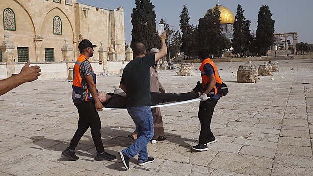 Policist se v Jeruzalm opt stetli s palestinskmi vcmi. Rozbroje si vydaly stovky zrannch, do nemocnice muselo bt odvezeno padest lid. (10. kvtna 2021)