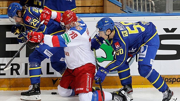 Rusk hokejista Ruslan Rafikov el vdsk pesile v podn Maria Kempeho a Viktora Loova.