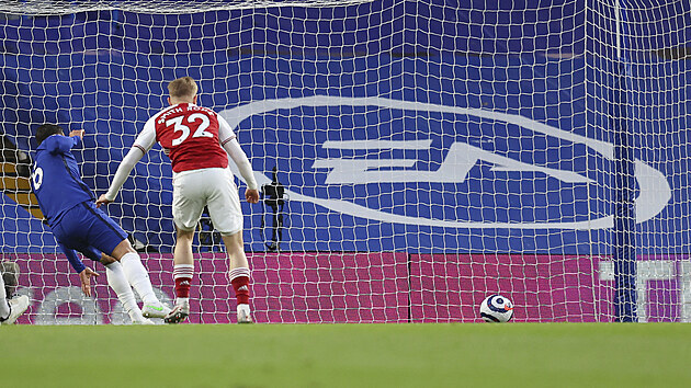 Emile Smith Rowe (vpravo) z Arsenalu stl gl v duelu s Chelsea.