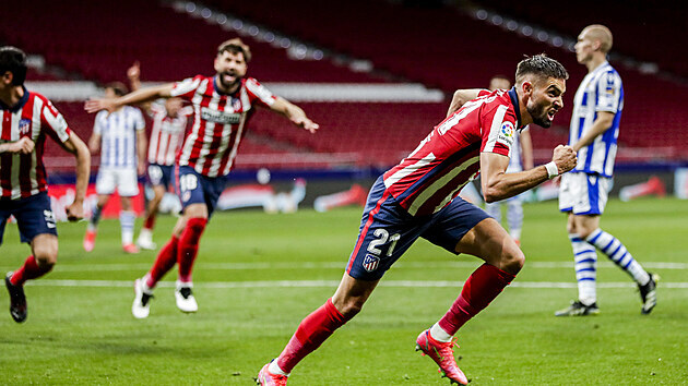 Yannick Carrasco z Atlética Madrid se raduje z gólu v zápase se San Sebastianem.
