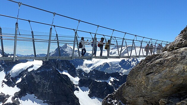Visutý most TITLIS Cliff Walk je nejvýše položeným svého druhu v Evropě (3 041 m).
