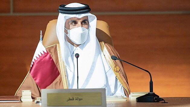 Katarský emír Tamím bin Hamad bin Chalífa Sání na summitu v Al-Ula v Saúdské Arábii (5. ledna 2021)