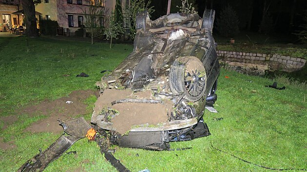 Mladý řidič nezvládl jízdu na mokré vozovce a havaroval v obci Kout na Šumavě.