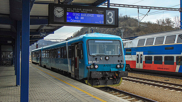 Motorová jednotka řady 845 společnosti Arriva čeká v Berouně na odjezd směr Březnice a České Budějovice.