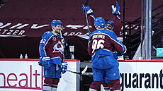 Gabriel Landeskog (vlevo) Pierre-Edouard Bellemare a  Mikko Rantanen z Colorada...