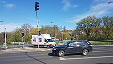 V centru Karlových Var zaala dvoutýdenní uzavírka Chebského mostu. (10....