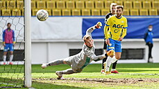 eskobudjovický branká Vojtch Vorel inkasuje gól v utkání s Teplicemi.