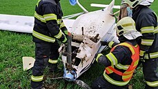 U Ko�ence na Blanensku se p�evrátilo malé sportovní letadlo. Pilot se zranil...
