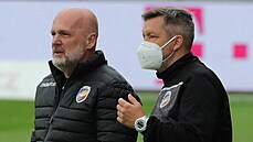 Plzeský trenér Michal Bílek se svým asistentem Pavlem Horváthem.