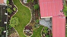 Pohled na zahradu z dronu