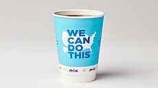 Společnost McDonald’s redesignuje kelímky na kávu, aby propagovala vakcinaci...
