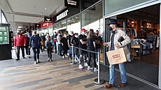 Pražské obchodní centrum Fashion Outlet Arena navštívilo první sobotu po...
